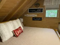 YOUR LOVE STORY BEGINS HERE! SECLUDED! ROMANTIC TRUE LOG CABIN! NOT PET FRIENDLY