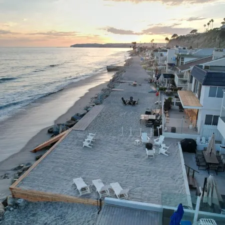 Beachfront Bliss - Steps to Sand + 5 Large BRs