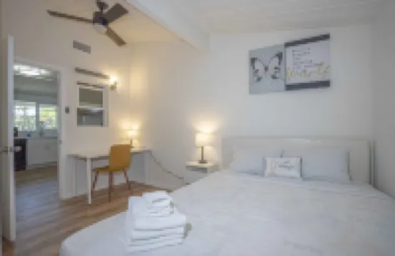 New Renovated 3BD/2BA House(1K Mbps Wifi, Netflix,Pet-friendly) Hotels near West Covina Library