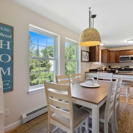 Spacious 4 bedroom luxury Condo