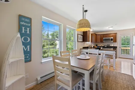 Spacious 4 bedroom luxury Condo Отели рядом с достопримечательностью «When Pigs Fly Bakery»