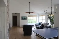 Fun Gilbert home with swim spa and ping pong in Val Vista Lakes!