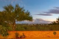 The Wyatt: Treat Yourself - You Deserve It! Tucson Clay Co-Op附近的飯店