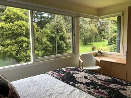 Lake Daylesford Villa 2~ Lake Frontage Large Villa Отели рядом с достопримечательностью «Конвент Дейлсфорд»