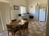Aggies is a 2 bedroom cottage in a semi rural part of Goolwa. Close to the river Hotels in Goolwa