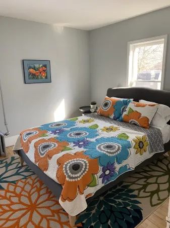 Cottage Just 2 Blocks to Beach and Town