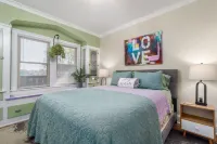 Tremont - Bright 2BR apt-Pet Friendly, Conv. to Stadiums, Clinic, Museums & More