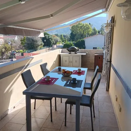 CALVI new apt WIFI 3bedroom, 6 people, air-conditioned, 10mm beach