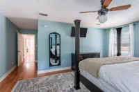 Lrge Golden Isles Home-Huge Pool, Hot Tub, Game Rm Отели рядом с достопримечательностью «Государственный заповедник Форт Фредерика»