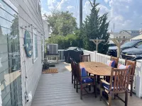 Delightful 2-Bedroom Beach Cottage in OBIII