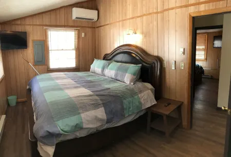 Lake House w/ Pool and King Bed, Fishing - Dogs OK