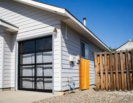 Cozy Suburban Suite w/ kitchenette, centrally located to several attractions!