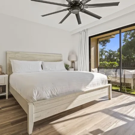 Newly Remodeled Inside & Outside- 5 Min Drive from Beach!!