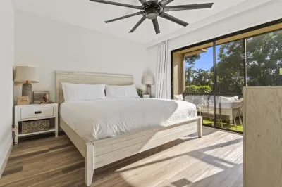 REMODELED LESS THAN 5 MINTUES FROM THE BEACH!!!