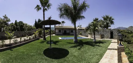 Nerja: VILLA WITH PRIVATE SWIMMING POOL AND GARDENS