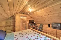 Lakefront Getaway with Kayak, Canoe and dock Các khách sạn ở Harmony