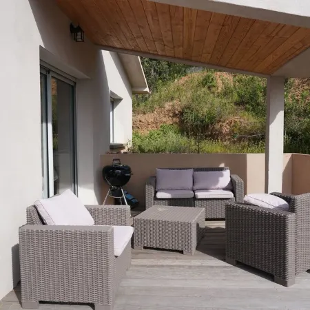 2 bedroom house with private pool 5 minutes from the beaches
