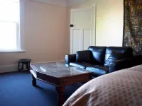 Toogooloowa about Davey 6 Hotels in South Hobart