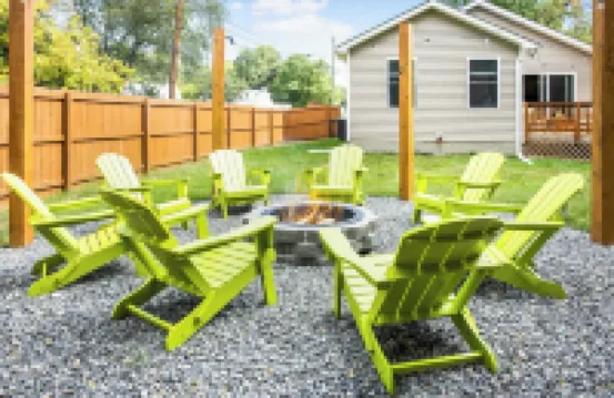 7 Mins to the Beach! Fire Pit, BBQ, Games, Fully Equipped Kitchen & Beach Gear