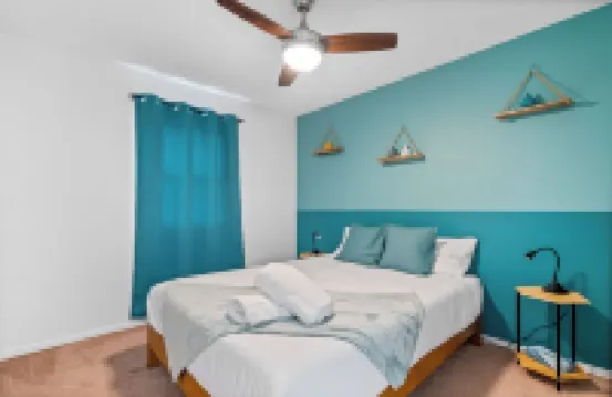 King Bed+Deck+Fenced Back Yard+Pets Welcome!