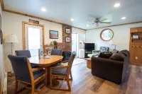 Walk to Downtown! 2-bedroom with mountain views