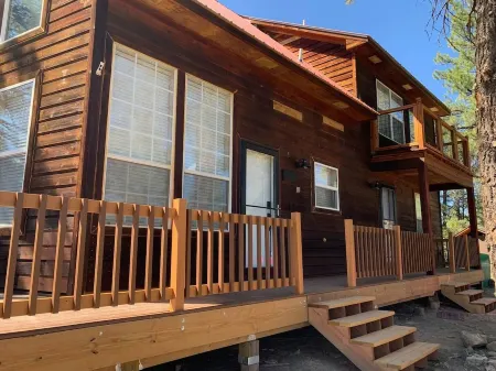 Cozy Cabin with Modern Amenities (Pet Friendly)