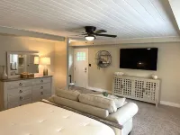 New Listing!Beautiful Luxury Studio4 Miles to Cape May Beach.  Sleeps 2
