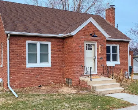 Charming Home Away From Home! Hotels in Cedar Falls