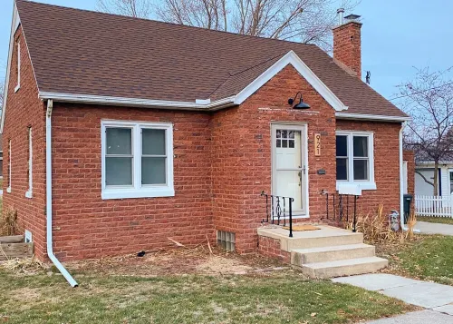 Charming Home Away From Home! Hotels in Cedar Falls