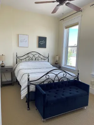 Luxury lofted 2-bedroom downtown condo in beautiful Red Lodge with WiFi, AC Các khách sạn ở 