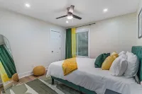 Spacious 3BD House - BBQ - Backyard Games & Sports