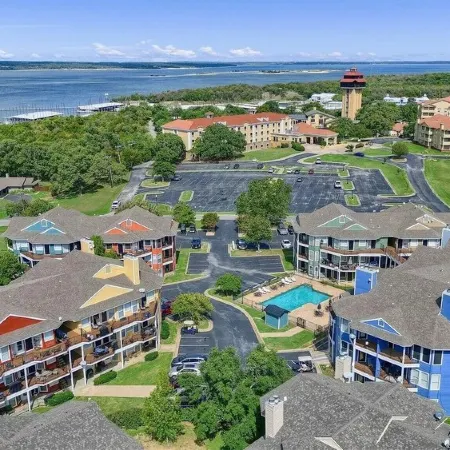 STEPS TO LAKE TEXOMA & TANGLEWOOD RESORT - MEMBERSHIP ACCESS INCLUDED