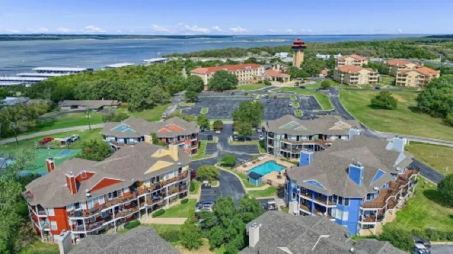 STEPS TO LAKE TEXOMA & TANGLEWOOD RESORT - MEMBERSHIP ACCESS INCLUDED