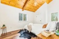 The Quechee Haus: VT Retreat with Outdoor Hot Tub