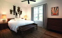Bright & Comfortable Florida Cottage, Within 15 Min to Siesta and Nokomis Beach