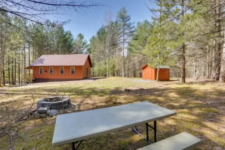 "Singing Pines" Newly Built Vacation Rental