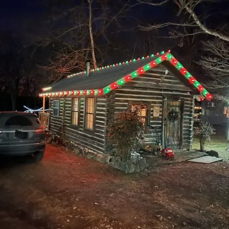 Little Dreamer log cabin