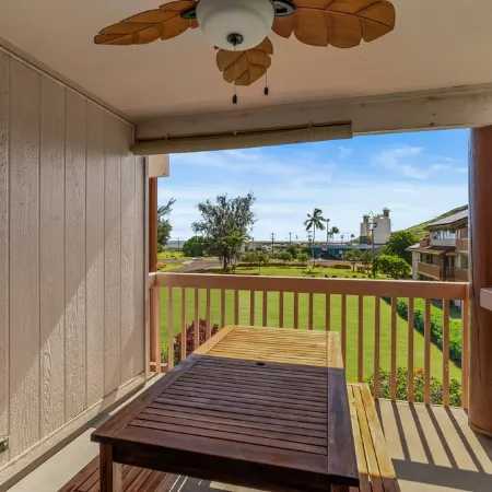 Family Condo with Queen Beds & Ocean Views from 3 Lanais!