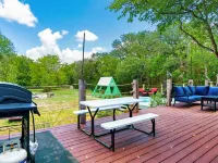 Elegant Birdhouse Cabin with 🔥Heated🔥 Cowboy Pool Hotels in Kyle