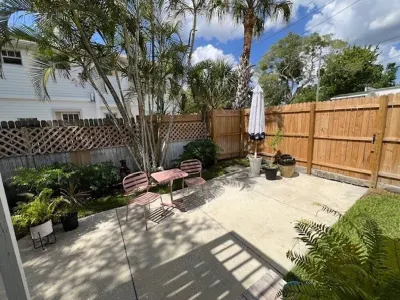 Private Oasis! Luxury King Bed! Walk To Restaurants! Hotels near Walmart Supercenter