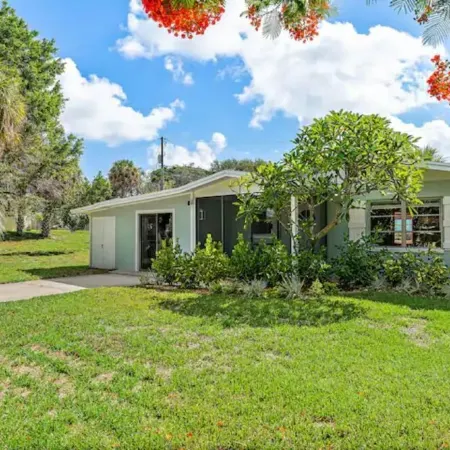 Waveland House in Jensen Beach: minutes to beaches, parks, marina and downtown