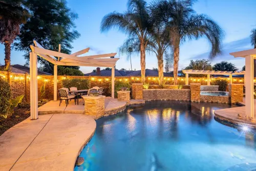 Hot Tub & Pool with 5 Cozy Bedrooms