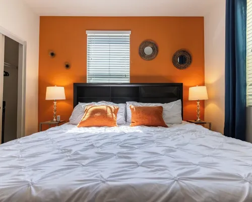 2 Bedrooms ✦ Ground Floor Unit ✦ Pool ✦ Wi-Fi ✦ Gym ✦ Pack 'n Play Hotels in Camarillo