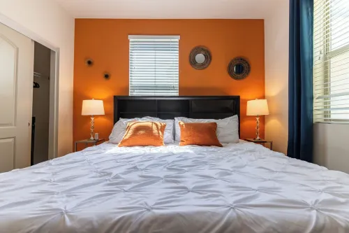 2 Bedrooms ✦ Ground Floor Unit ✦ Pool ✦ Wi-Fi ✦ Gym ✦ Pack 'n Play