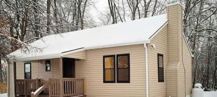 Creekside With Hot Tub, Gas Fireplace, Fishing, Minutes to Downtown and Omni Spa Hotels in Bedford County