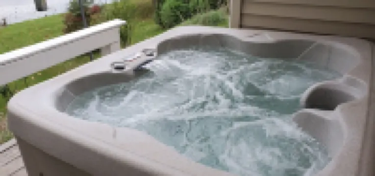 Lake Retreat With Hot Tub