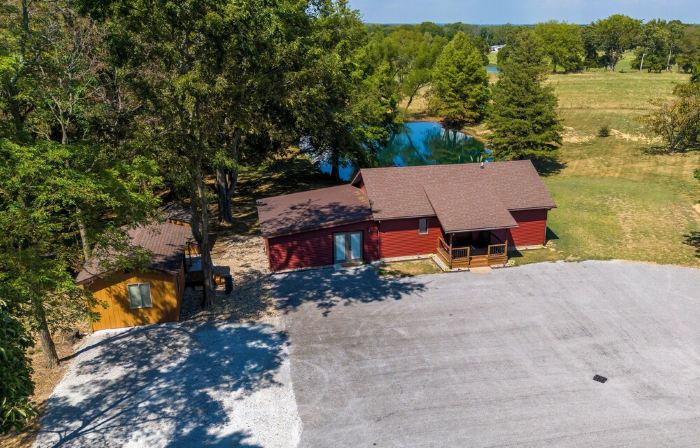 5 acre Paradise-Shawnee Wine Trail, Pool, Pond, Firepit, Pet Friendly