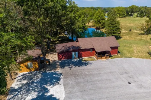 5 acre Paradise-Shawnee Wine Trail, Pool, Pond, Firepit, Pet Friendly