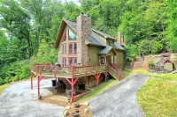 9 Min. to Main St. ~ Hot Tub ~ Pet Friendly ~ on 2.2 Acres Hotels near Trailhead for Yellow Mountain Trail