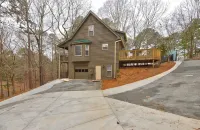 Secluded living in Woodstock! Pets and Long stays OK! Sleeps 12+